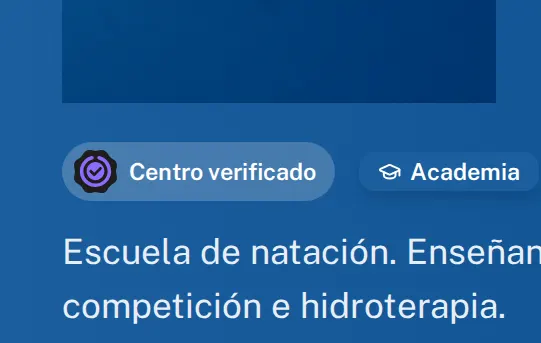 Paso 1: La cabecera de cerca: el logo del centro, el sello de centro verificado y los distintivos de tipo y visibilidad.
